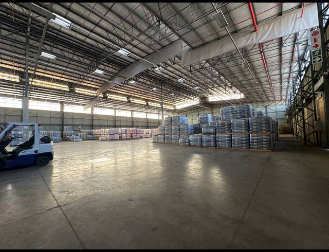 5,860M² WAREHOUSE TO LET IN GOSFORTH PARK